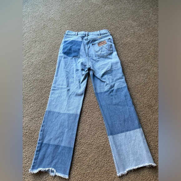 Buckle wrangler two tone jeans - Picture 2 of 3